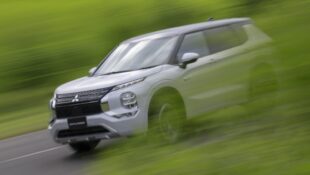 2023 Mitsubishi Outlander PHEV Will Get Super-All Wheel Control Technology